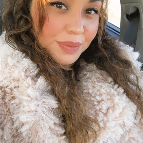 Meet your Posher, Leticia - Picture 2 of 5